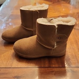UGG ankle boots. Unisex toddler size 9, tan/brown